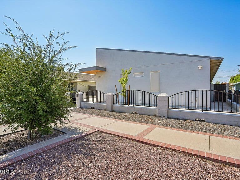 8487 W Washington Street photo 4
