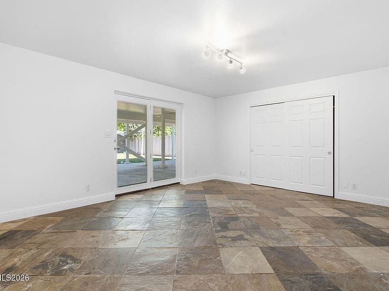 1406 La Loma Dr photo 2