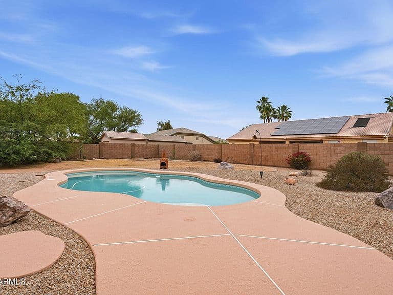 320 E QUAIL Court photo 3