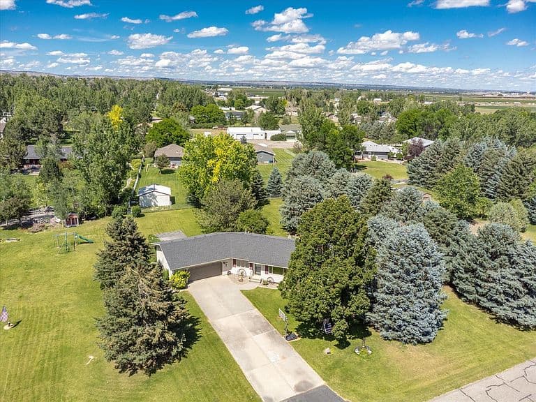 2653 Meadow Dr photo 3