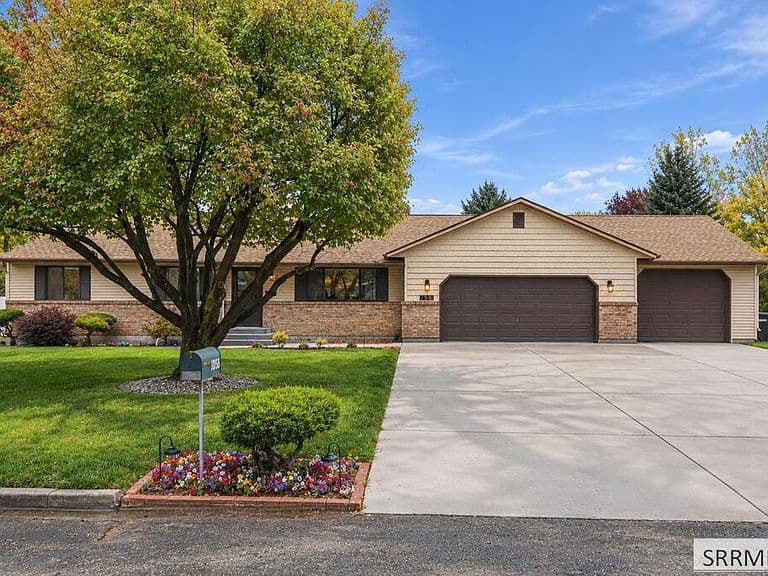 1885 Heather Ln photo 2
