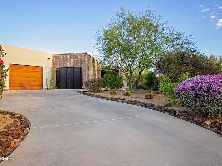 8787 E WHISPERING WIND Drive photo 3