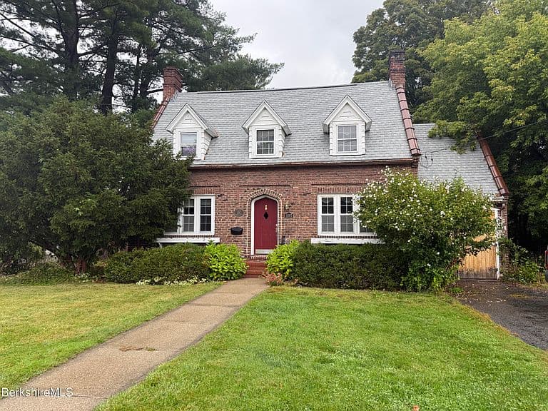 1097 State Rd photo 1