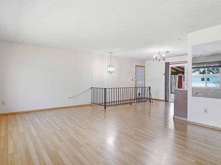 16 Valley Dr photo 3