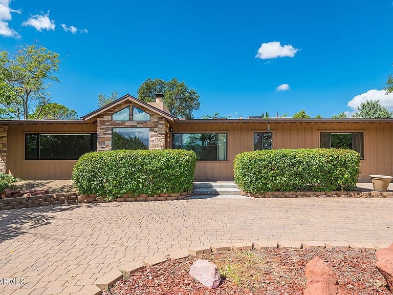55 THUNDERBIRD Drive photo 3