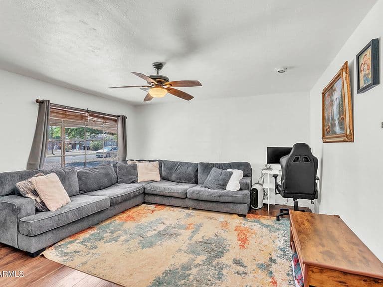 340 W LINDBERGH Avenue photo 3
