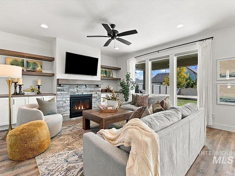 921 E Viedma St photo 3