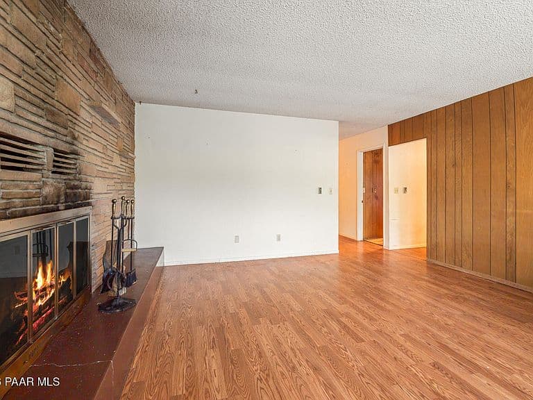 1435 W Oneal Rd photo 4