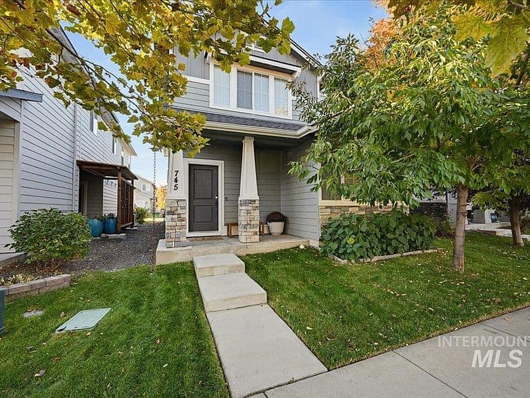 745 E Springloyd St photo 5