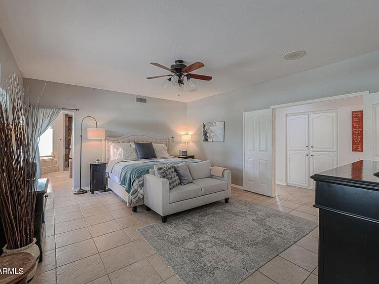 4038 E Glencove St photo 4