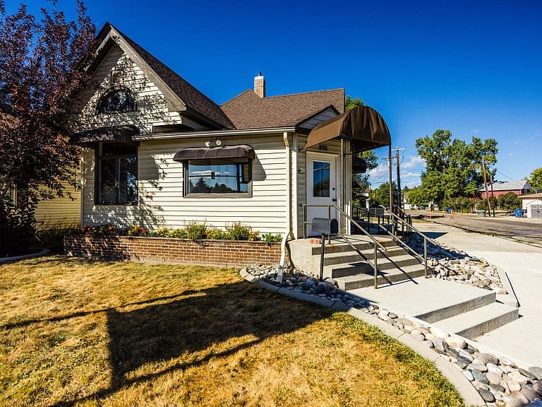 400 Coffeen Ave photo 5