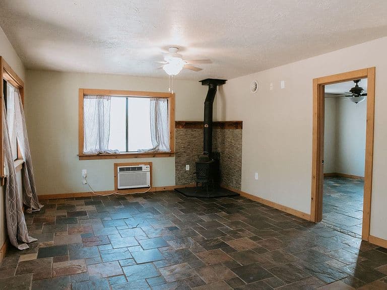 704 N Granite Dr photo 3