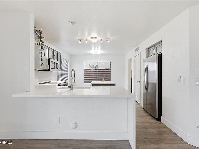 12645 W COLTER Street photo 5