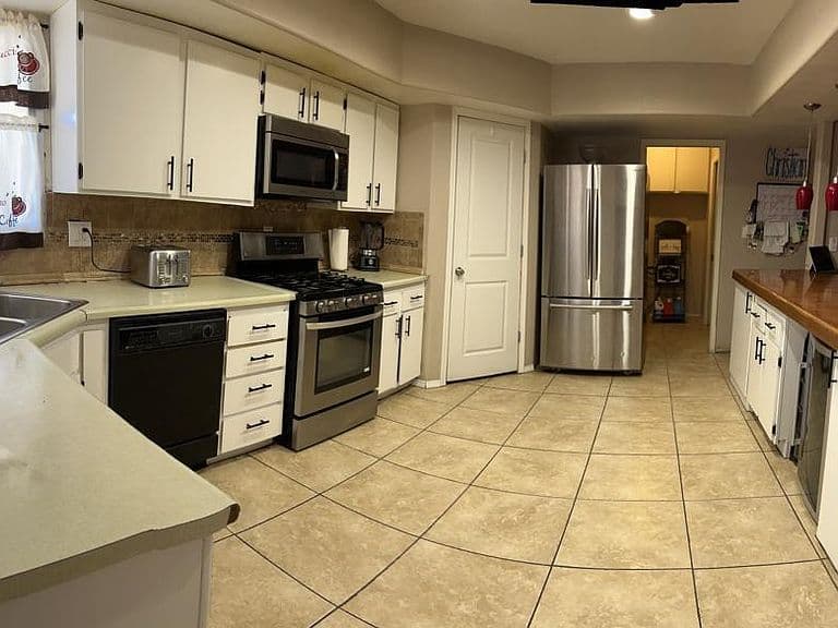 14027 N 33RD Drive photo 3