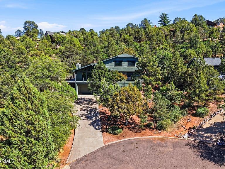 720 E SKYWAY Court photo 3