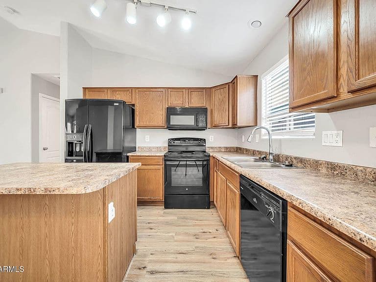 11017 W WILSHIRE Drive photo 3