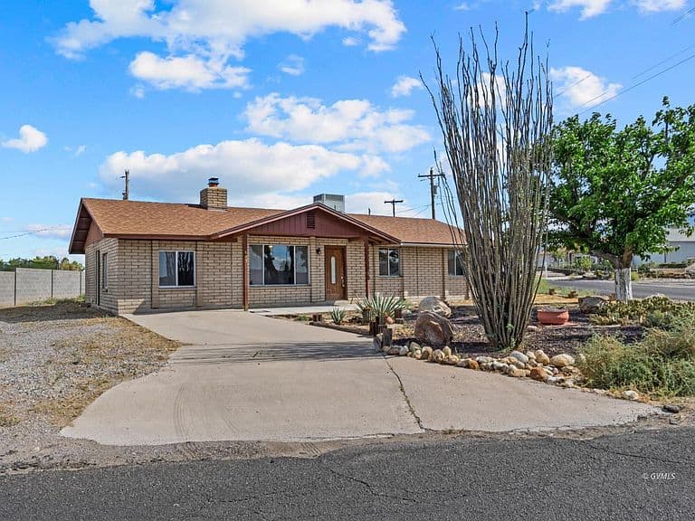 687 W Concho St photo 1