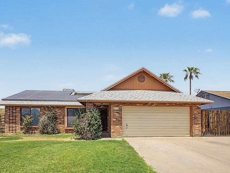 2402 E CARMEL Avenue photo 1