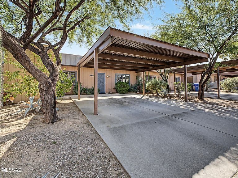 1665 W Calle Del Rey photo 2
