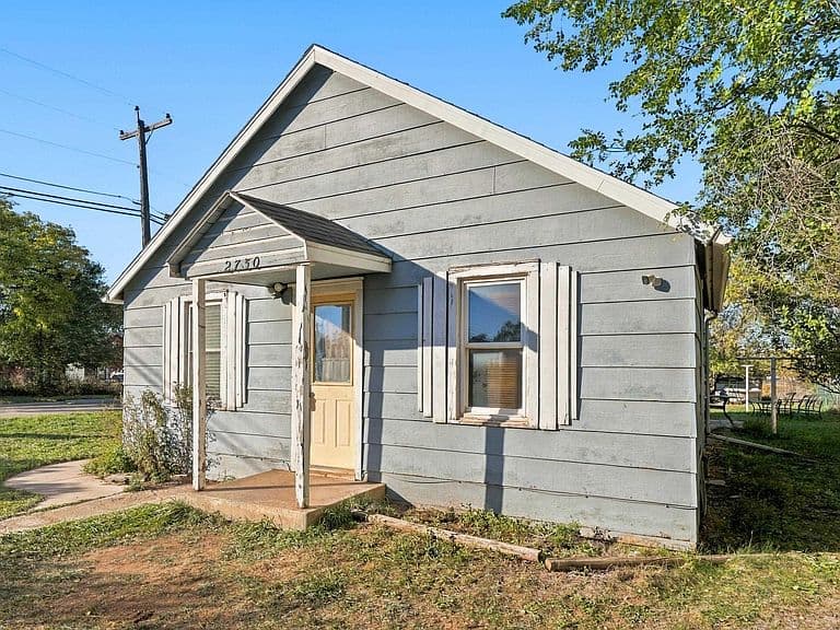 2730 W Omaha St photo 2