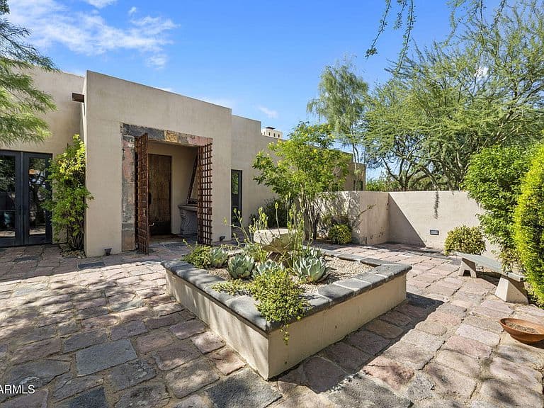 7702 N MOCKINGBIRD Lane photo 2
