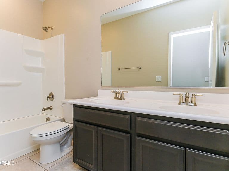 40454 W HENSLEY Way photo 5
