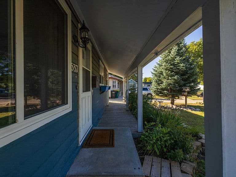 537 2nd Street Ct E photo 3