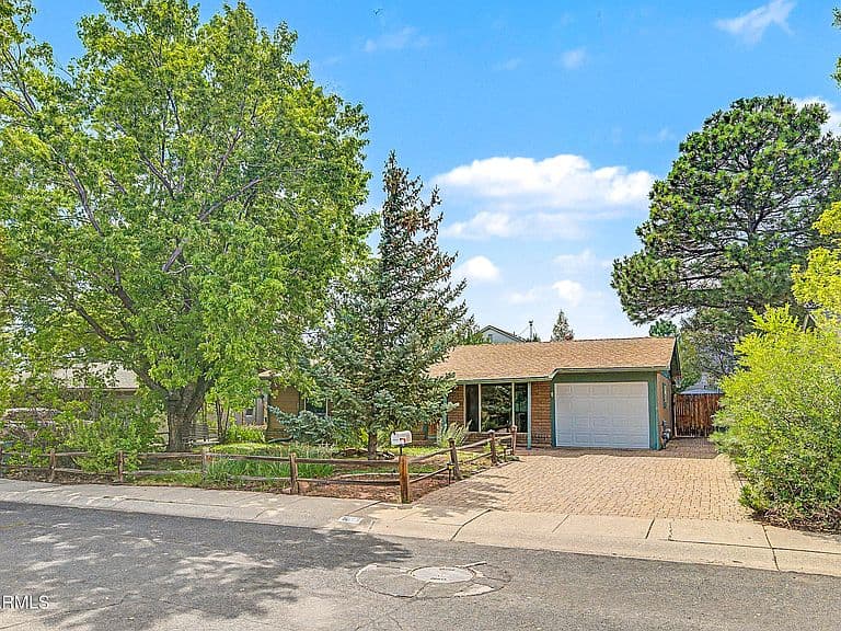 1055 N MANZANITA Way photo 1