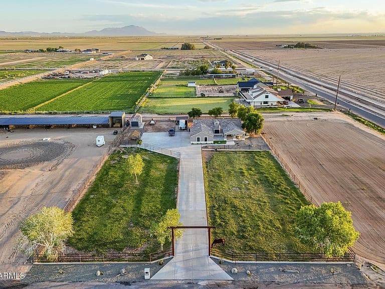 3635 E GRAYTHORN Way photo 2
