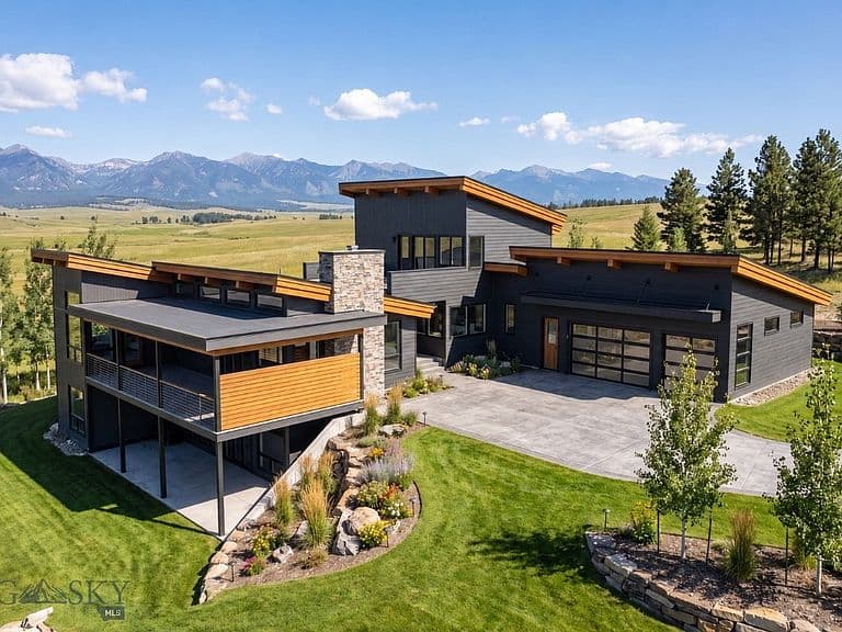 590 Boreal Way photo 1