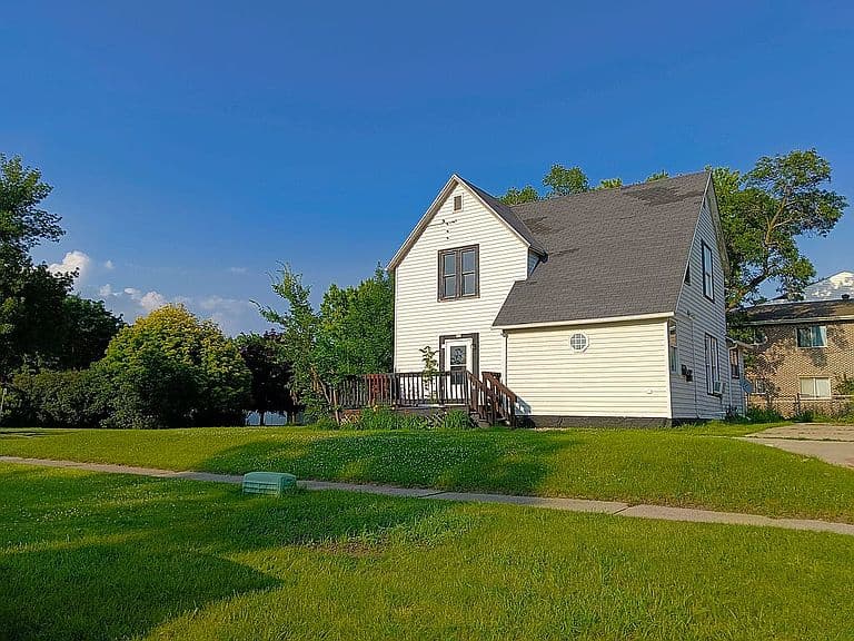926 6th Ave photo 1