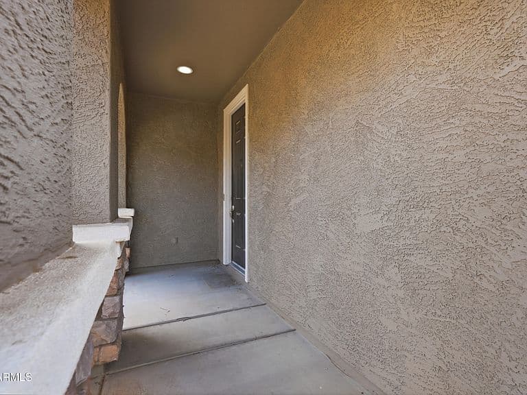 5856 E HOLMES Avenue photo 4