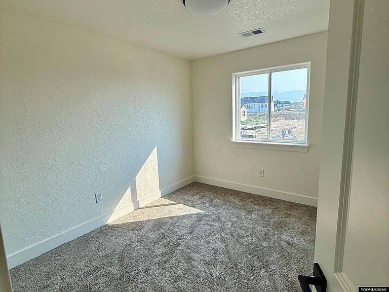 2065 Heathrow Ave photo 5