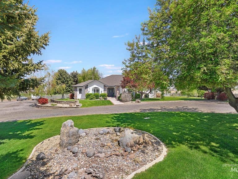88 Sunnyside Dr photo 2