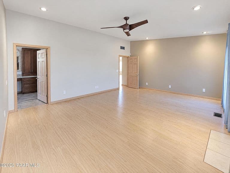 3320 Charla Dr photo 4