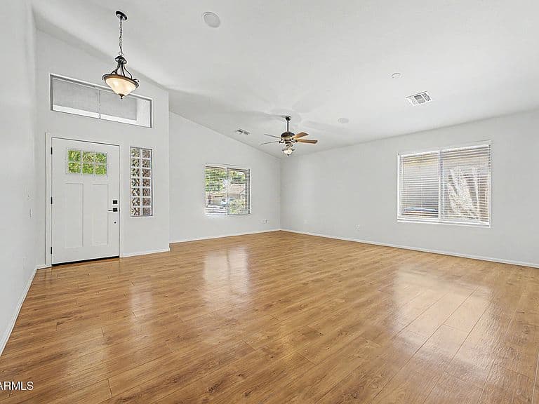 1362 E ANGELINE Avenue photo 3