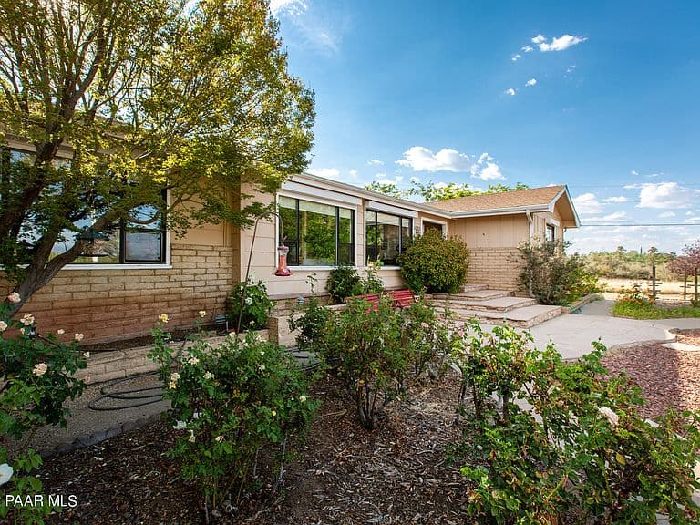 6050 N Williamson Valley Rd photo 4