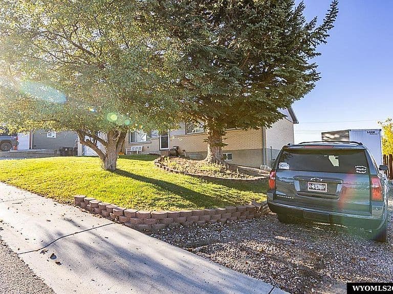 1808 Carson St photo 3