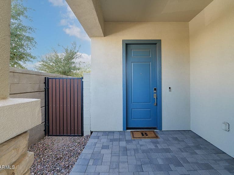 4840 E VILLAGE Drive photo 5