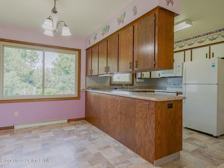 1570 12th St W photo 4