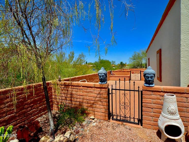 858 S Camino Guarina photo 5