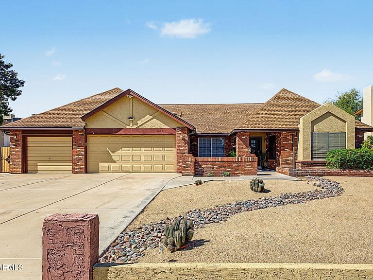 11218 N 63RD Avenue photo 2