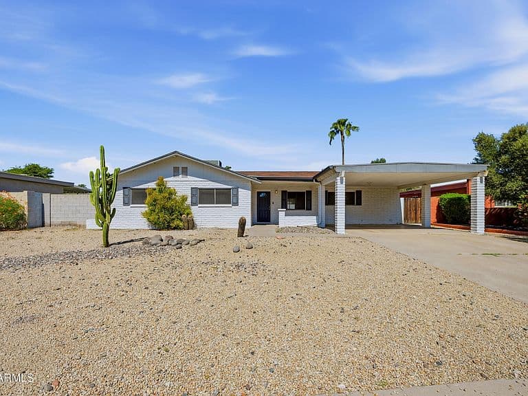 3040 E DAHLIA Drive photo 2