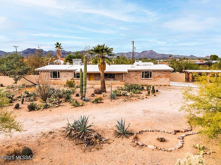 3205 N View Crest Dr photo 2