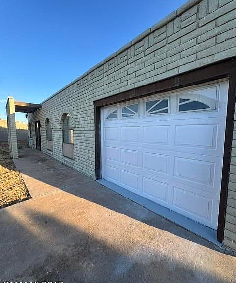 1202 E Klassen Ct photo 3