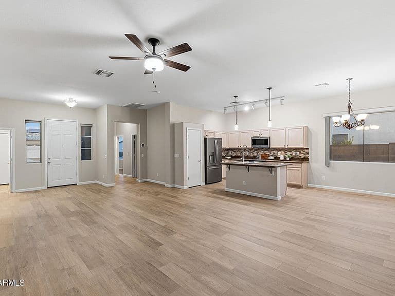 13611 W TARA Lane photo 4