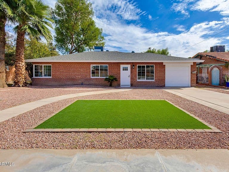2513 E TURNEY Avenue photo 1