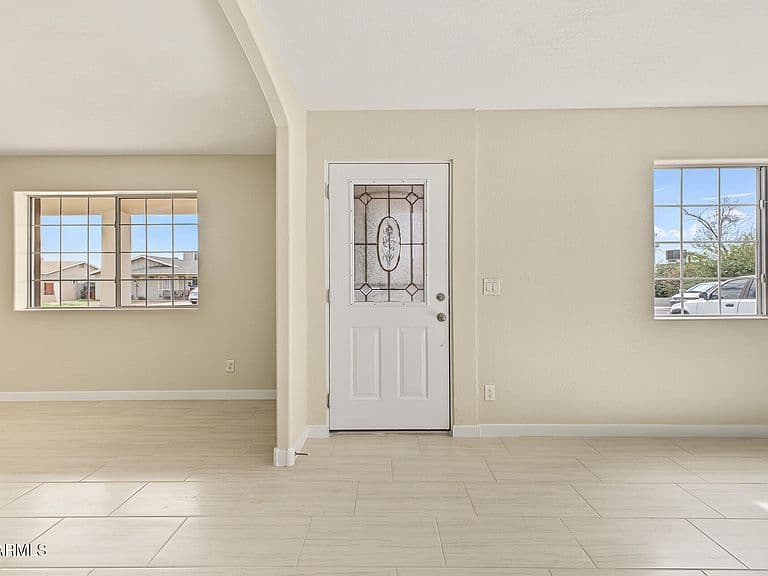 5214 W LEWIS Avenue photo 5