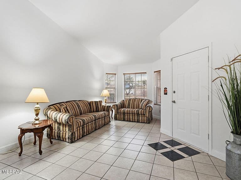 1398 W Woodacre Dr photo 4