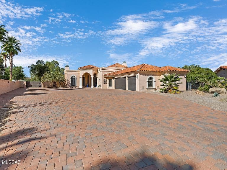 8513 N Nob Hill Dr photo 4